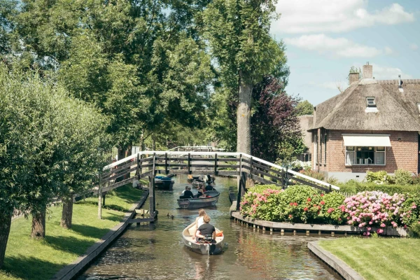 nederland giethoorn kanaal gracht brug